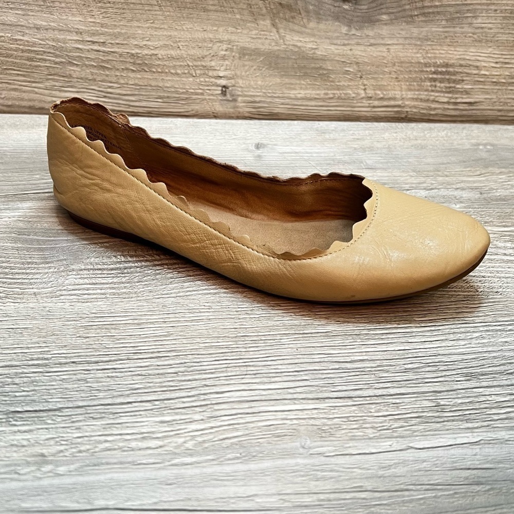 Woman’s Audrey Brooke Winny scalloped leather ballet flats in taupe beige sz 8.5